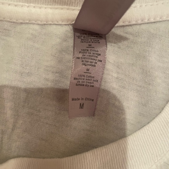 NWOT Metropolitan Museum of Art NYC White T-Shirt with Pink Graphic - Picture 6 of 6